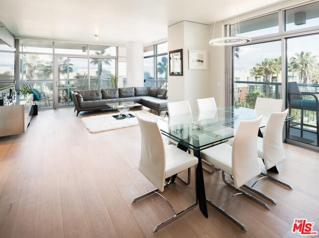 Photo - 13650 Marina Pointe Dr Unidad 607