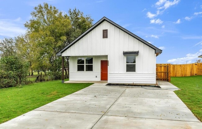 Photo - 309 W Martin LutherKing Dr