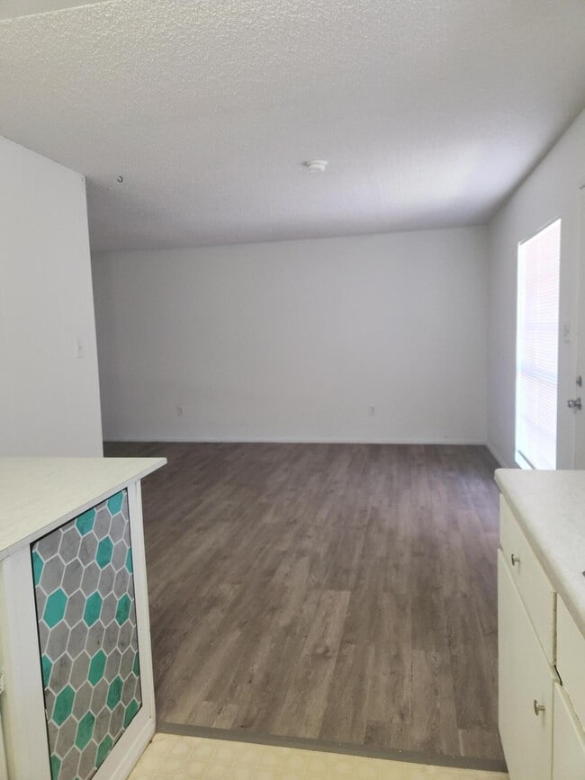 Photo - 1212 Chelwood Park Blvd NE