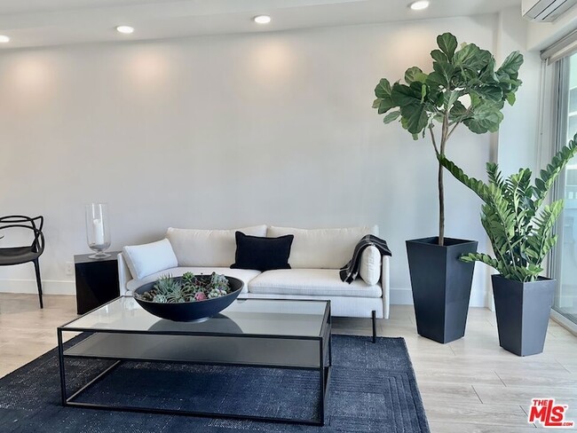 Photo - 999 N Doheny Dr Unit 904