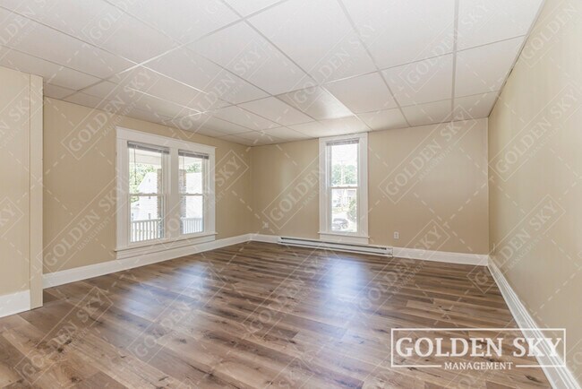823 W Main St