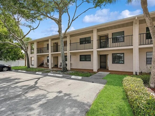 Photo - 2225 62nd Ave N Unidad 0 Rental
