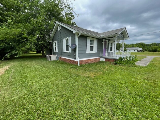Photo - Cozy 2/1 House in Shannon $1,195