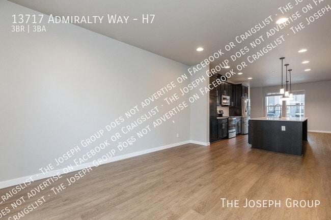 Photo - 13717 Admiralty Way