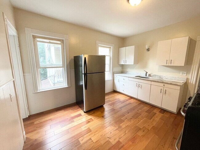 Building Photo - 26 Taft St Unit 2 Rental