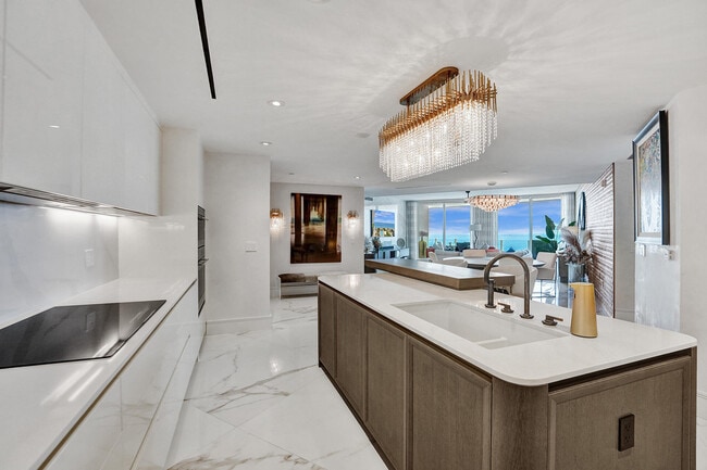 Building Photo - 525 N Fort Lauderdale Beach Blvd Unit 703