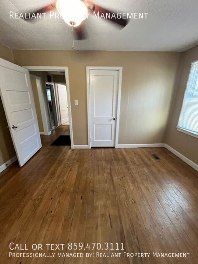 Photo - 208 Clyde St