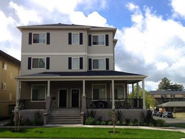 Alder Duplexes on Alder - Alder Duplexes on Alder Apartment Unit 1710