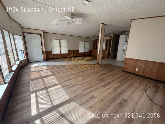 Photo - 1924 Seagrape St NE