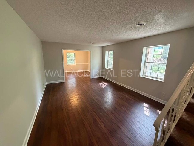 Photo - FARRAGUT LIVING OFFERING 4 BEDROOMS AND 3.5 BATHS WITH NICE SUN PORCH