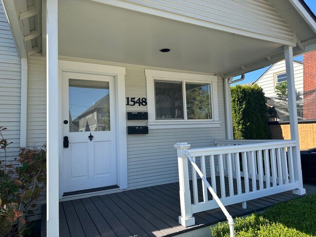 Photo - Large 2 bedroom, 2 full bathroom home in Eugene!