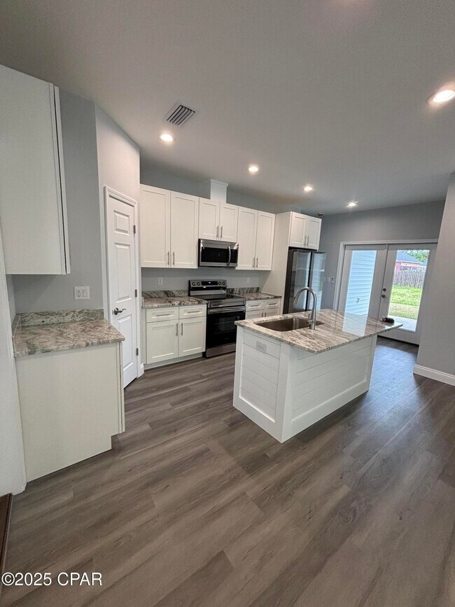 Photo - 2940 Hall Ave