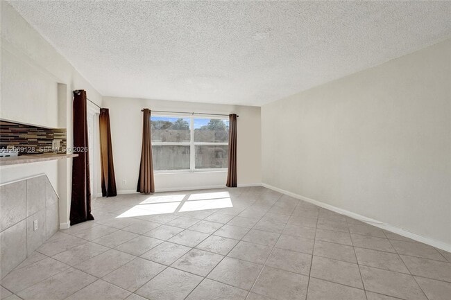 Photo - 4220 NW 21st St Unidad 206