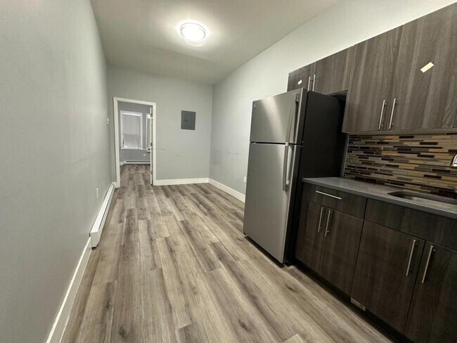 Photo - 139 School St