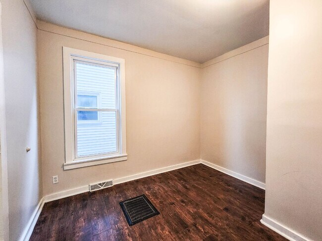 Photo - 2 Bedroom Apartment Near Science Hill Unit 1L