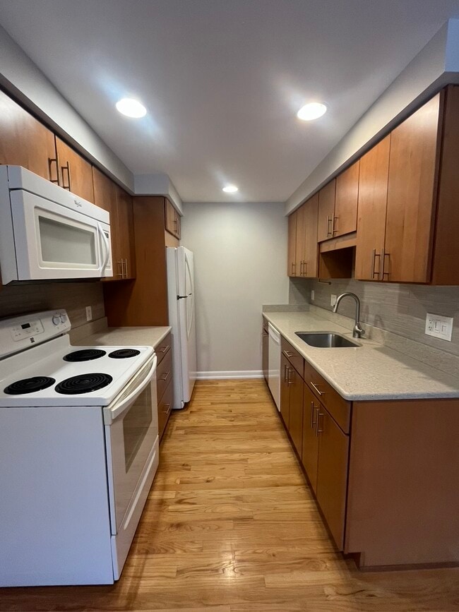 Kitchen - 207 Watertree Dr Unit 207