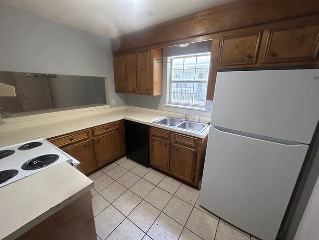 Photo - 107 Country Town Dr
