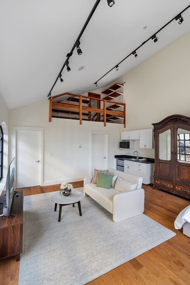 Photo - 35 E 6th Ave Unit ID1051885P