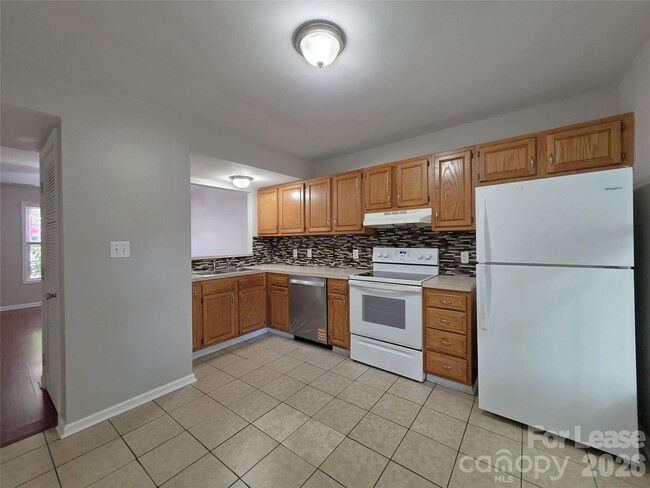 Photo - 268 Southcircle Dr NW