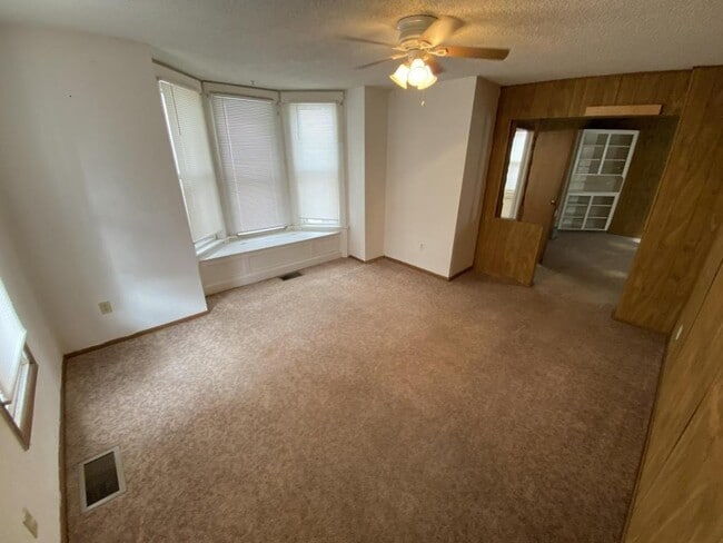 Photo - 303 S 2nd St