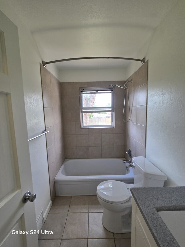 Photo - 1906 S Washington St