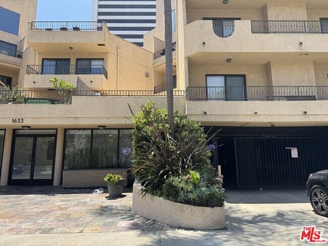 Building Photo - 1633 S Bentley Ave Unit 108 Rental