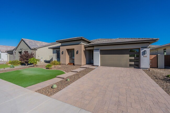 Exquisite luxury home in thriving Gilbert - Exquisite luxury home in thriving Gilbert