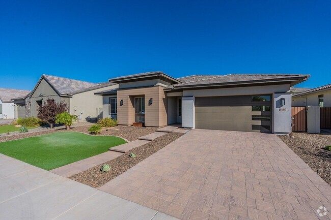 Building Photo - Exquisite luxury home in thriving Gilbert