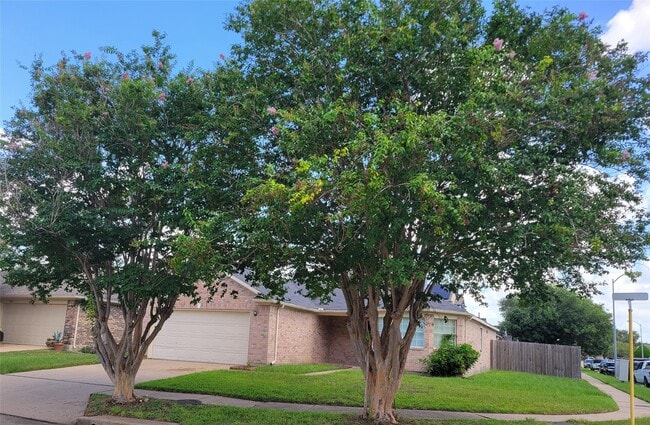 Photo - 19330 Larissa Dr