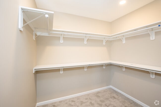 3BR, 2.5BA - 2,056SF - Primary Closet