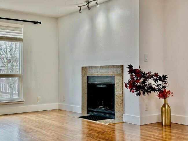 Photo - Updated 2Be | 1.5 Ba Condo Near to UW