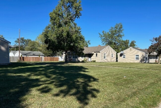 Photo - Anthony Wayne Villas and Flats