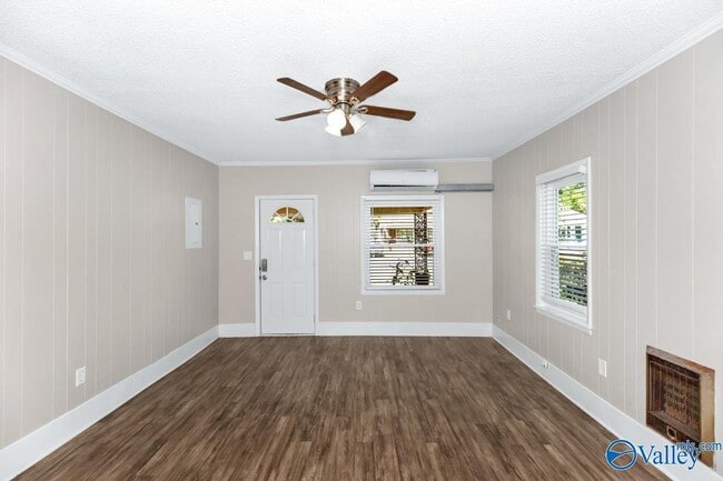 Photo - 512 Oshaughnessy Ave NE