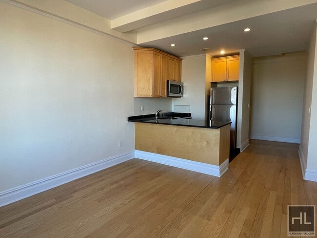 Building Photo - SECOND AVENUE Unit 5C Rental