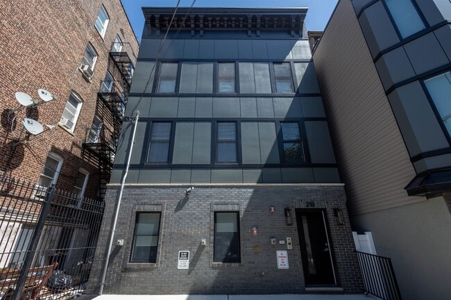 Building Photo - 218 Hancock Ave Unit #3 Rental