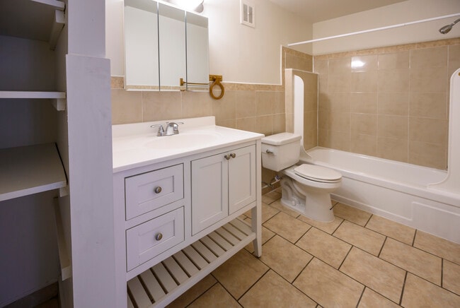 Photo - Bishop-Stratford Court Apartments