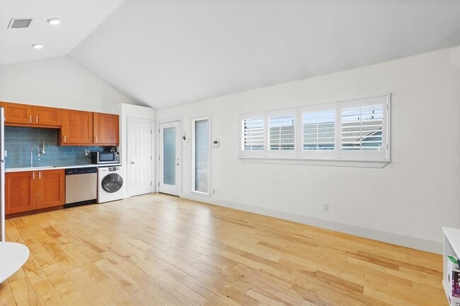 Photo - 1307 E 52nd St Unidad 5