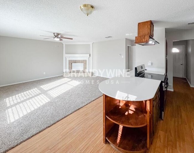 Photo - 553 Edwards Dr