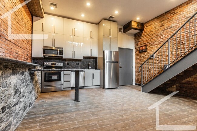 Building Photo - 1 bed 1 bath LOFT in Fenway..... don't miss out!! SEPT 1st