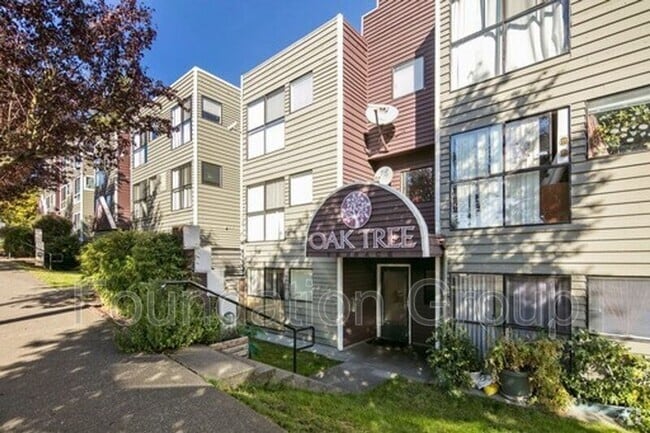 Building Photo - 916 N 104th St Rental