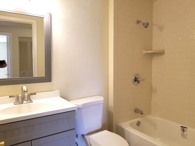 Photo - 1854 Jamestown Cir