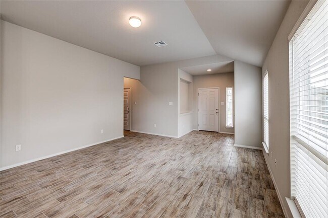 Photo - 120 Lyndon Dr