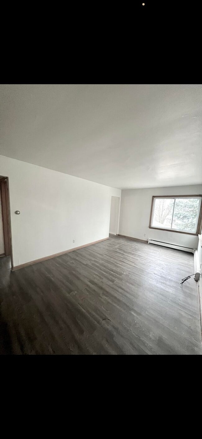 Building Photo - 1571 S 76th St