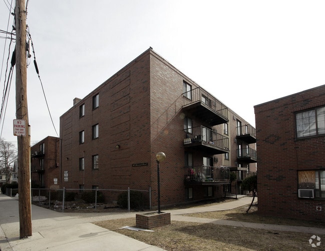 Harvard Street Apartments