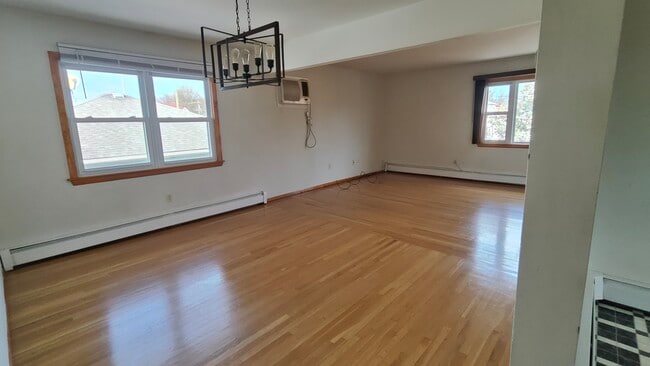 Building Photo - 21 Rose St Unit 2nd floor