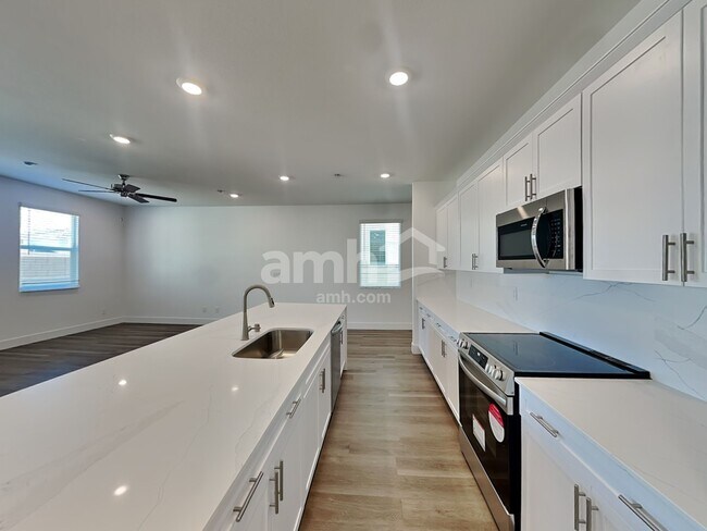 Photo - 5810 Astapor St