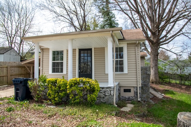 Photo - 1005 Greens Lake Rd