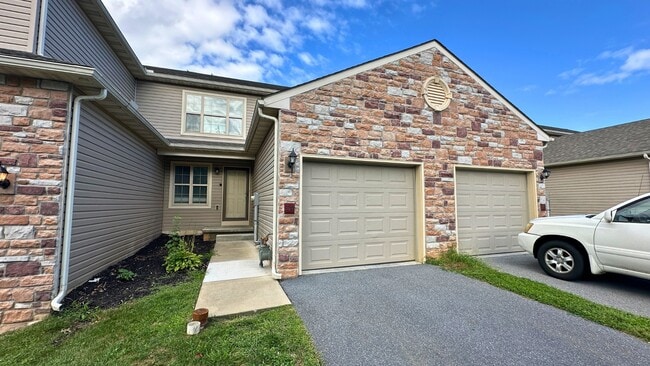 344 Alexandria Ct