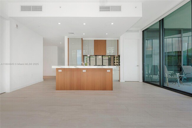 Building Photo - 2831 S Bayshore Dr Unit 605 Rental