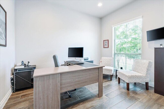 Photo - 217 Cherokee Rose Cir